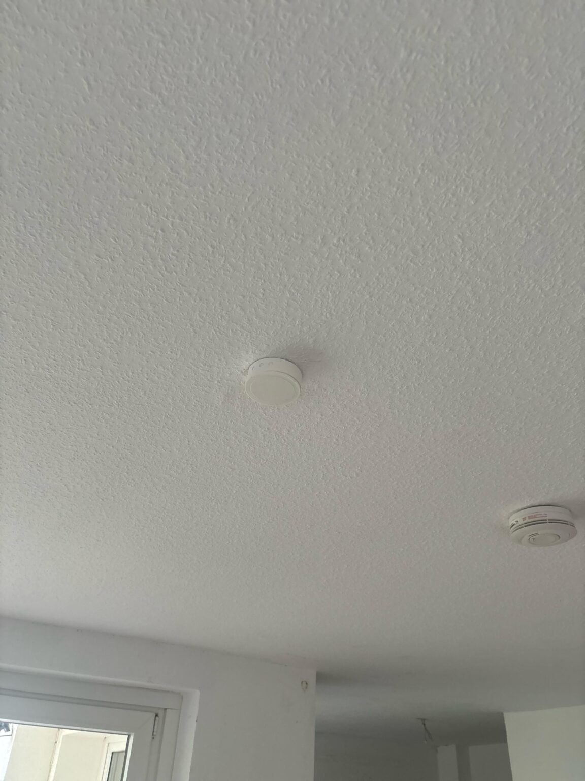 アパートに引っ越してきたのですが、どんな電球を買えばいいのかわかりません。助けてください。