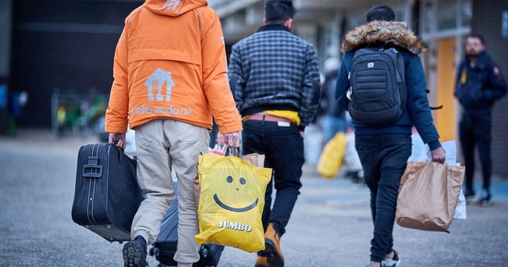 亡命希望者は、スキポール拘留センターに閉じ込められていない可能性があります