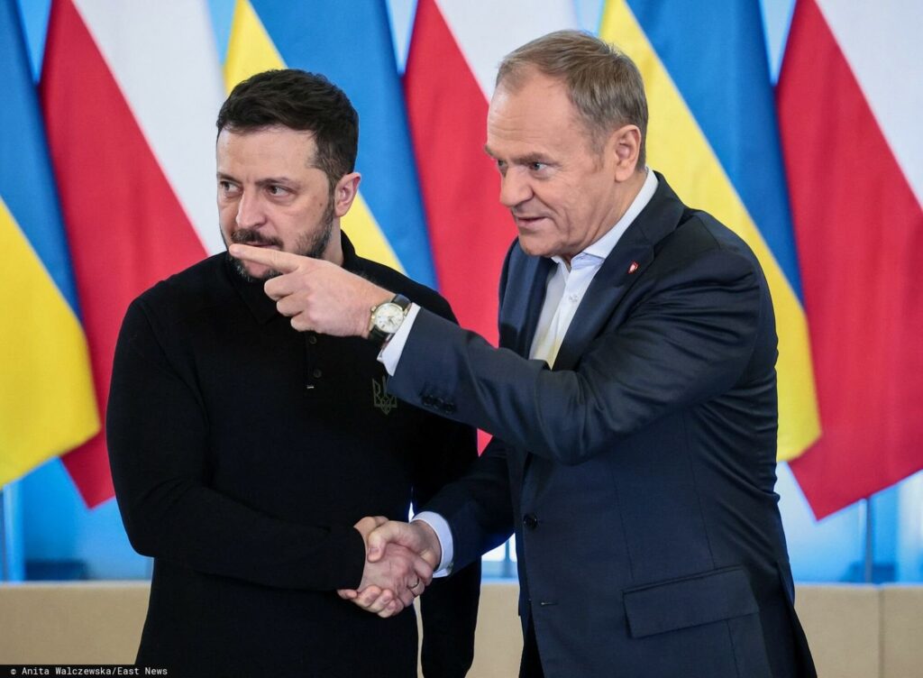 ウクライナが条件を設定 [that Poland must honor UPA members who died on Polish territory]。ポーランドとウクライナの関係が再び激化