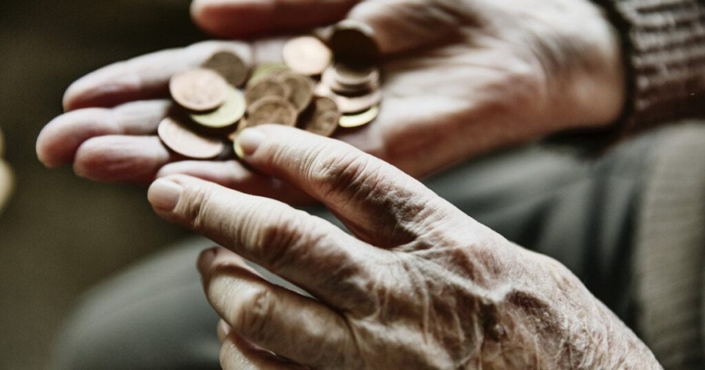 貧困登録簿。ルーマニアの村での「ノート上の」生活。 「ノートがなければ飢えで死ぬ」