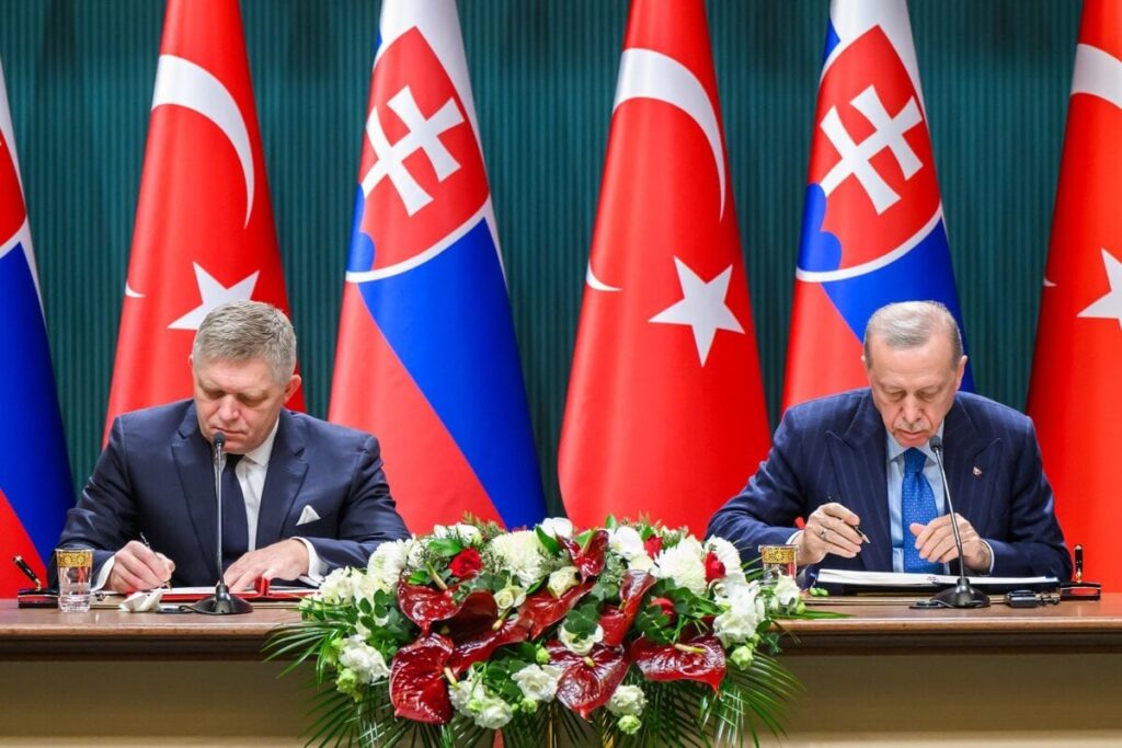 トルコを通じたロシアのガスと文化協力 - Fico a spol。トルコ訪問中