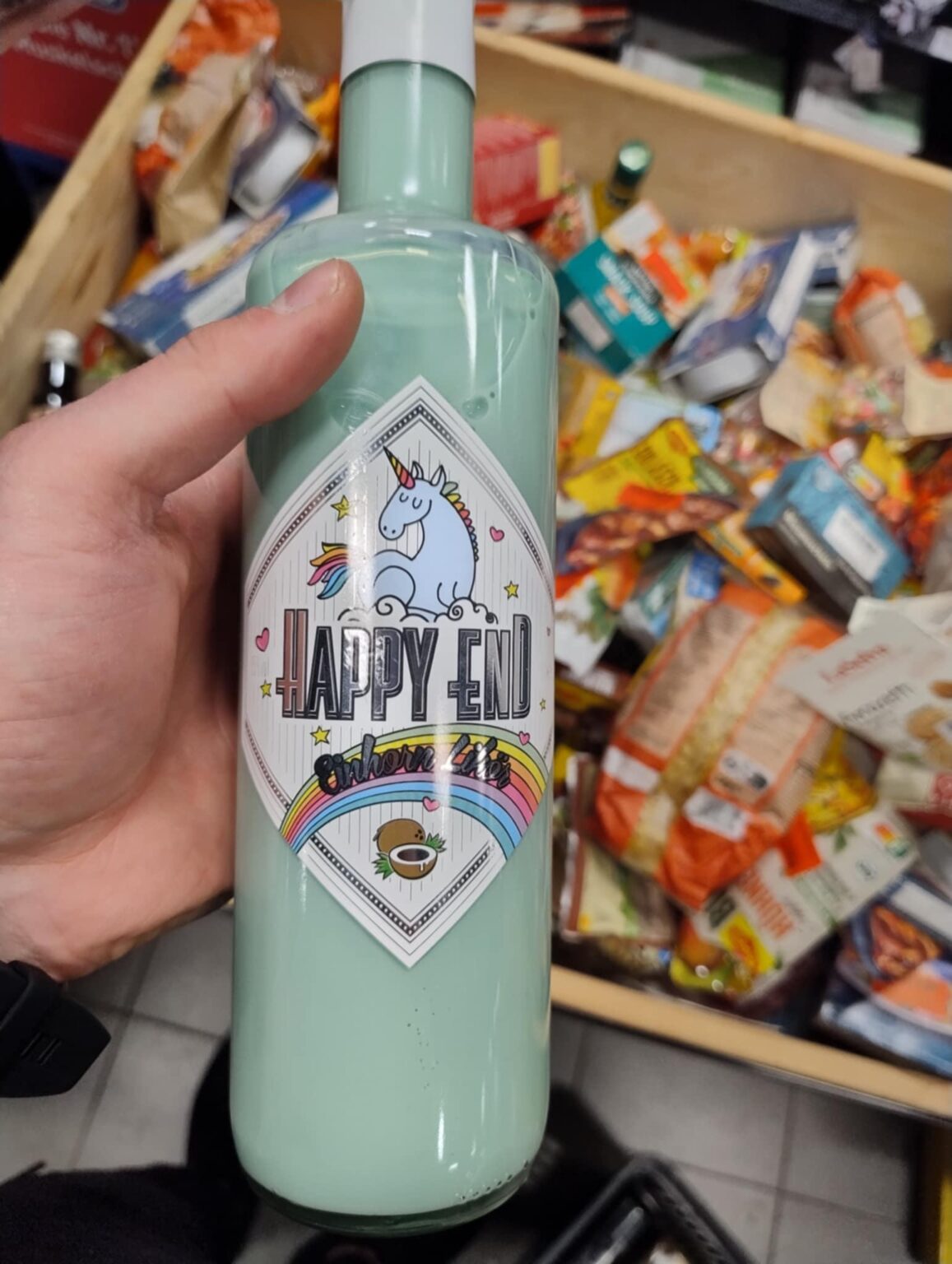 このお酒はどこで買えるか知っている人はいますか？