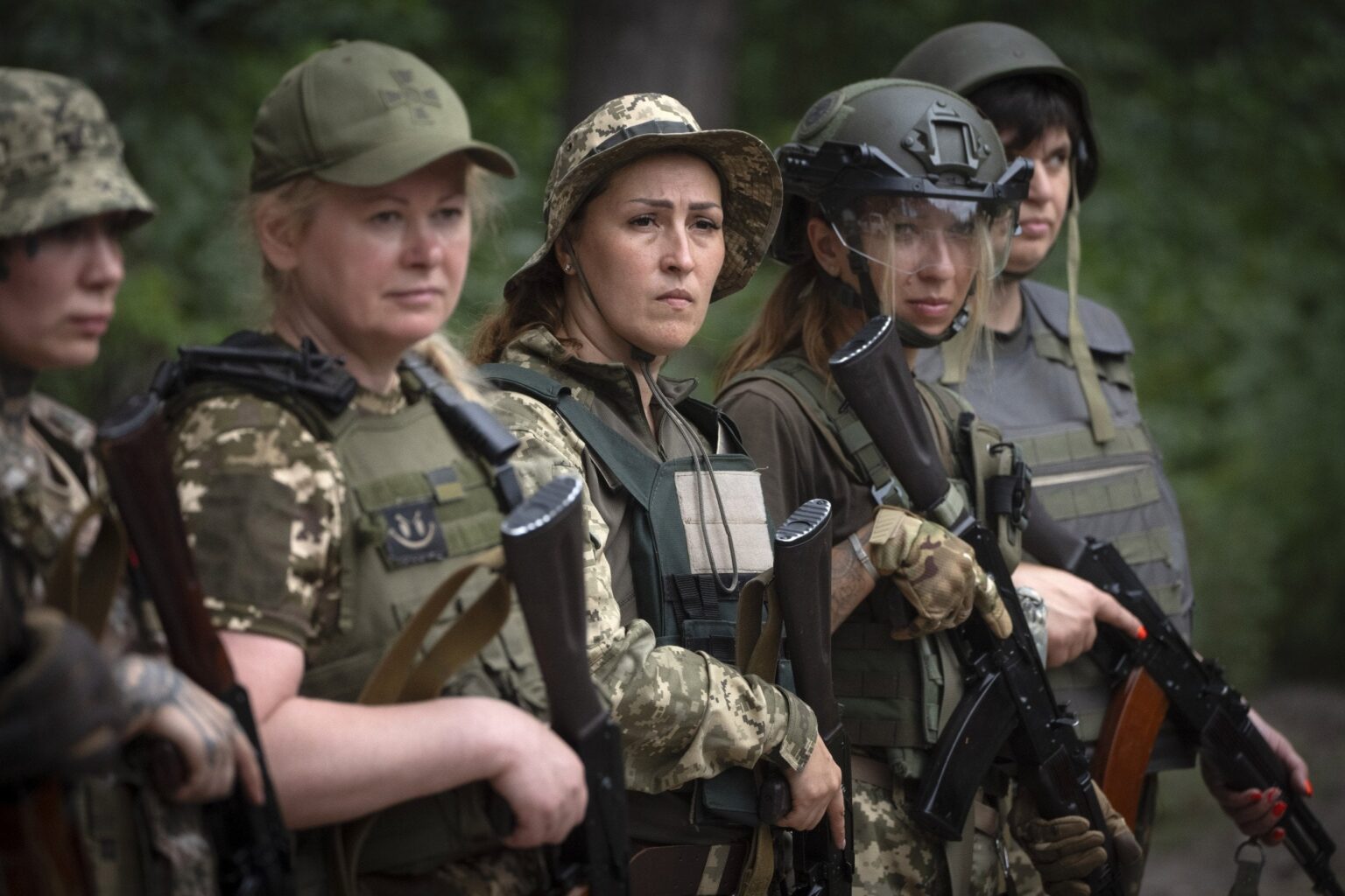 ウクライナのNATO同盟国、女性の外人部隊への参加を許可