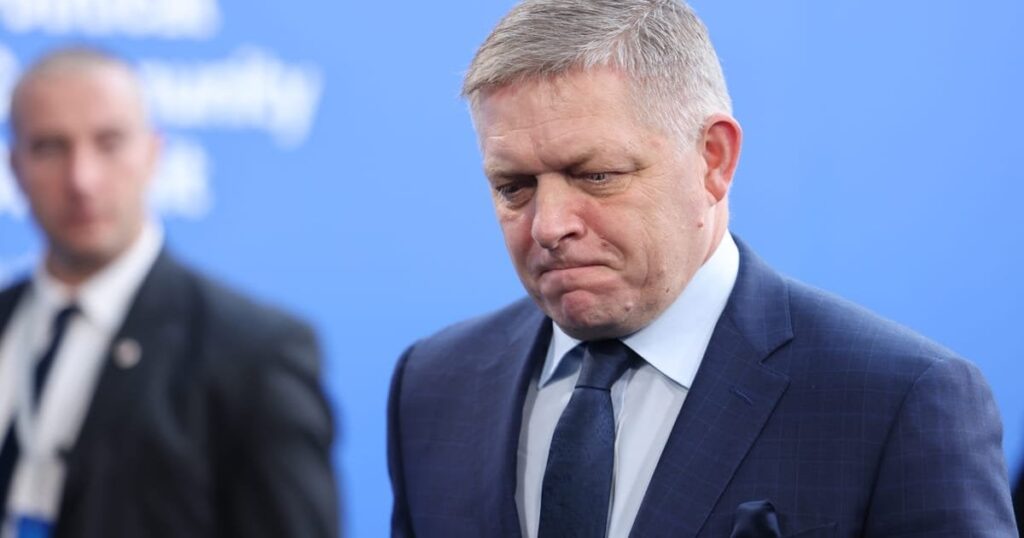 ロシアのガス取引の争いをめぐってFicoが電力遮断を脅迫、ウクライナはスロバキアのはったりを批判