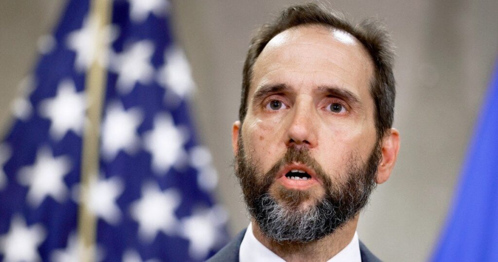 トランプ大統領、ジャック・スミス特別検察官の報告書の「差し迫った」公開を阻止しようとしている