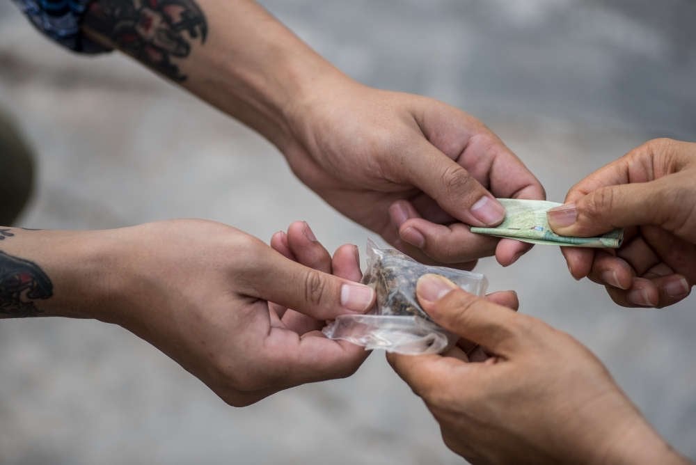 依存症専門家によると、大麻は禁止よりも規制の方が良い
