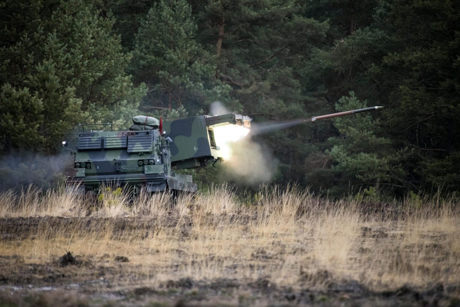 ブステスタグは、ウクライナへの軍事援助のためにさらに30億ユーロを求めています