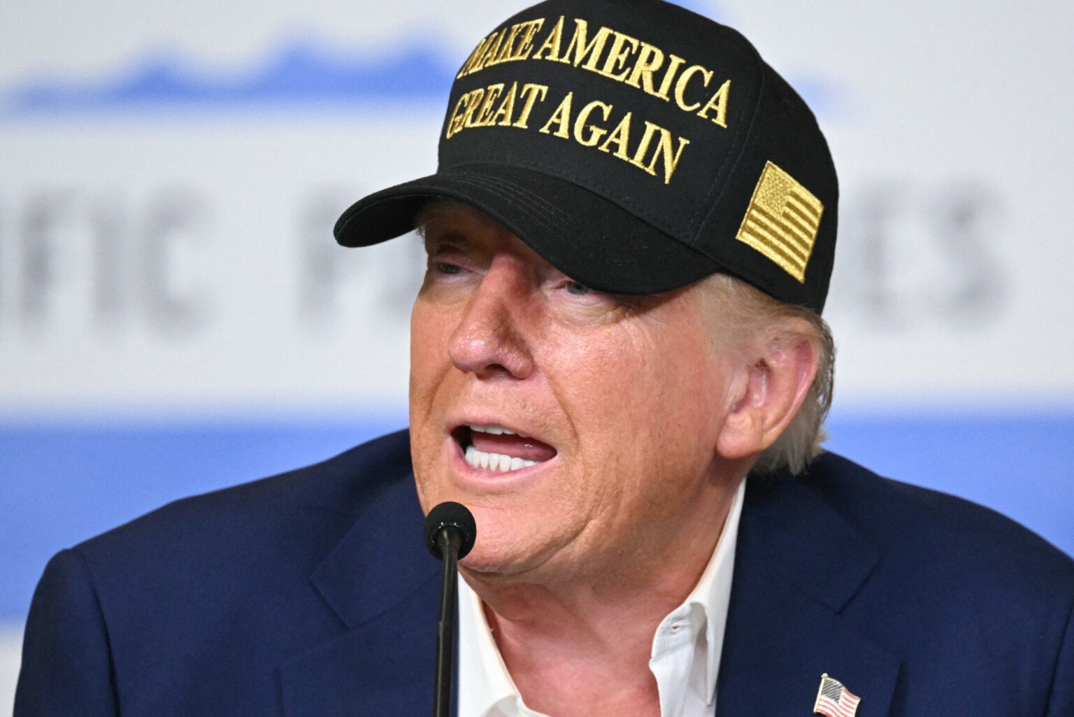 ドナルドトランプの承認格付けは低下しました