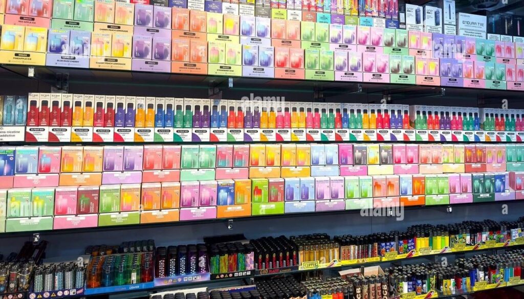 私たちが喫煙を禁止し、タバコの箱を視界から外し、喫煙がいかに中毒性があり危険であるかを人々に思い出させるために癌化した肺の恐ろしい画像を貼り付けさえした当時のことを思い出してください。全てが終わって良かったです。
