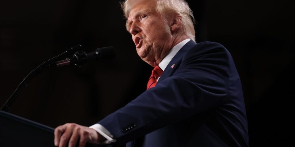 わずか11日でしたが、100,000がすでに「再びトランプを弾each」に請願しています