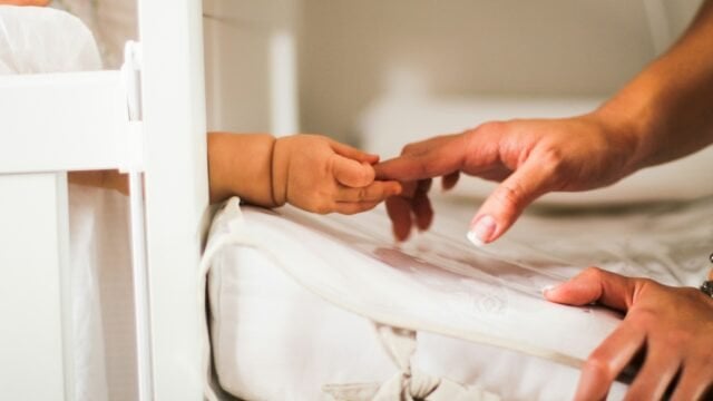 重病の子供を持つ家族の半数が経済的問題に陥る