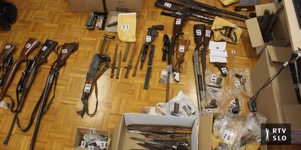 ますます多くの武器 -  46,000人以上が164,000の武器を所有しています