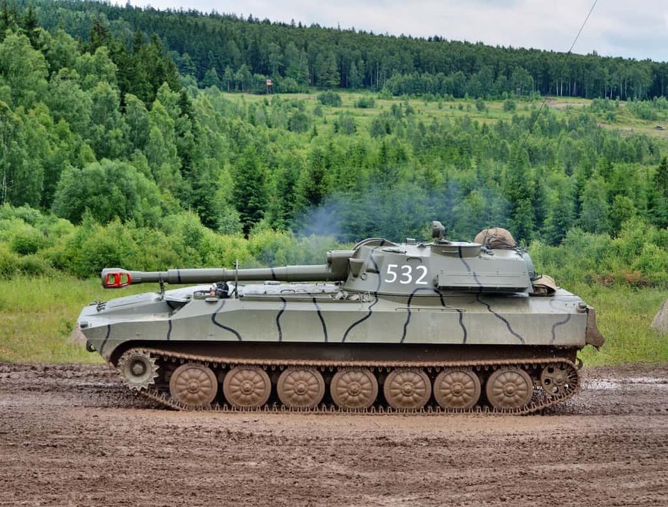 デンマークは不特定多数の122mm 2S1 グヴォズディカ自走榴弾砲をウクライナに移送した。彼らの出身地も不明です。 2025年1月