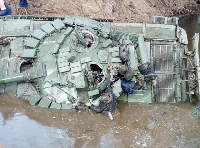 回収された水中タンクからのタンクとロシア人乗組員の遺体の詳細。 2022 年 3 月から、ウクライナのスミイ近郊で。最新のt-72アップグレードと言われています。