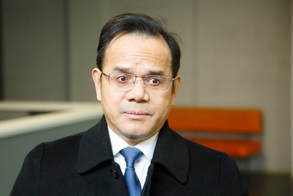 ラトビアの中国大使は、「中国人民共和国のラトビアへの「Zilbalāža」の「流れ」に喜んでいます。私は2月28日に中国で釈放される前にリガで映画を見ることができて光栄でした」