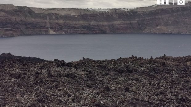 「サントリーニは、過去数時間で地震活動を増加させ、高度な振動の記録が火山刺激の可能性を示しています。