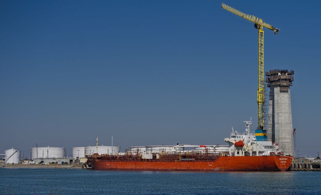 トランプ政権、石油輸出港の建設を承認－日量100万バレルの出荷可能 - Bloomberg