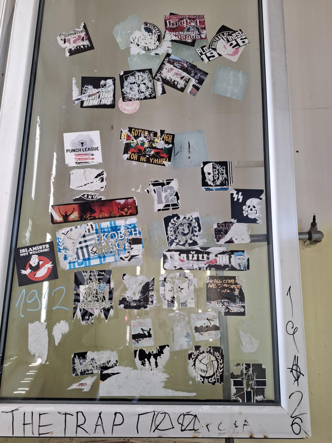 私の学校のトイレの窓。