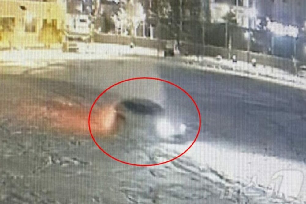 1億6000万円で整備・中学の人工芝グラウンド、車でドリフト走行…韓国・同窓生の男「雪で気づかなかった」　写真枚　国際ニュース：AFPBB News