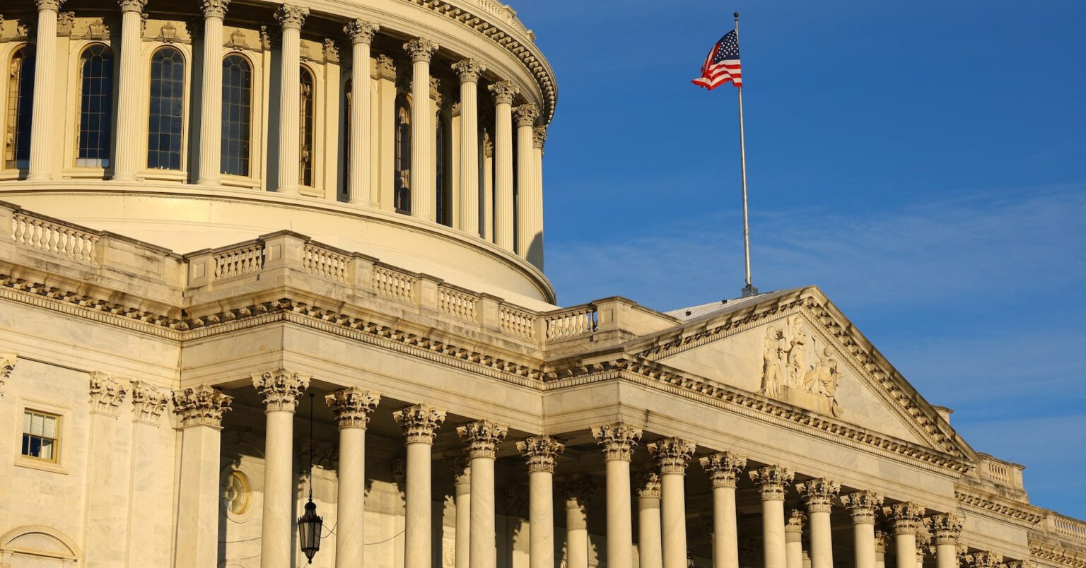 トランプ氏、「政府効率化」で大統領令　マスク氏への協力指示 | ロイター