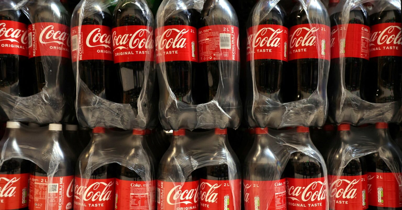 米コカ・コーラ、24年第4四半期利益が予想上回る　価格引き上げ奏功 | ロイター