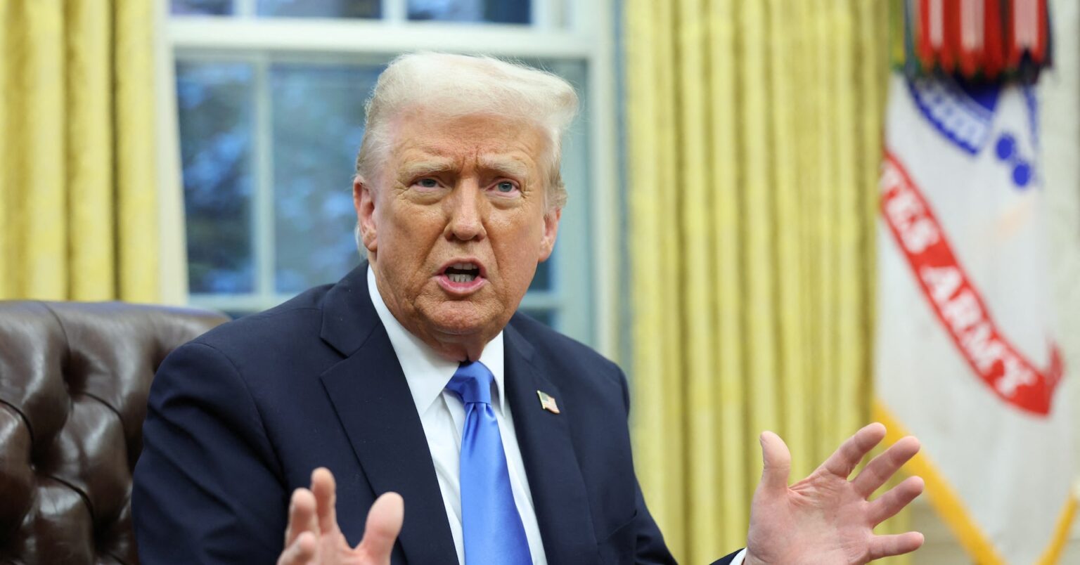 金利引き下げるべき、低金利は関税と「連動」＝トランプ大統領 | ロイター