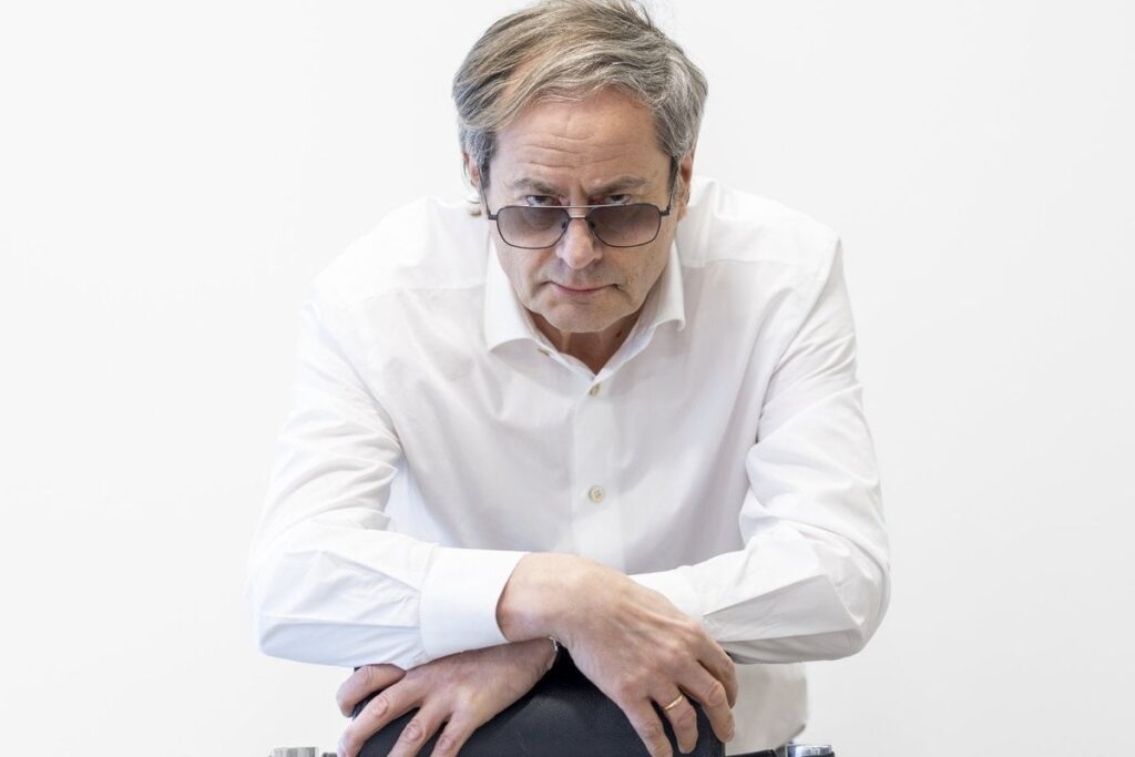 金持ちで影響力のある人々は、国家が助成金を失うことを望んでいます