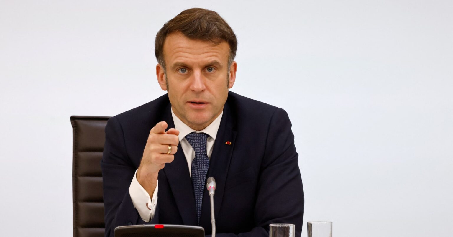 マクロン仏大統領、ウクライナ問題で緊急欧州首脳会議を招集 | ロイター