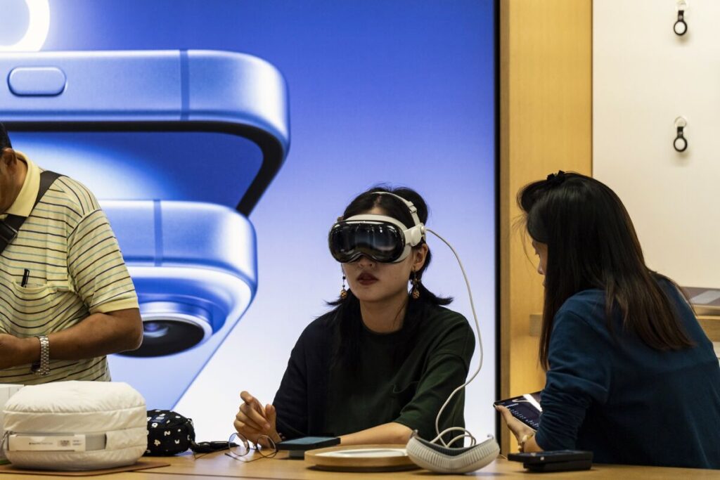 アップルがＡＩをＭＲヘッドセットに搭載、４月にも－関係者 - Bloomberg