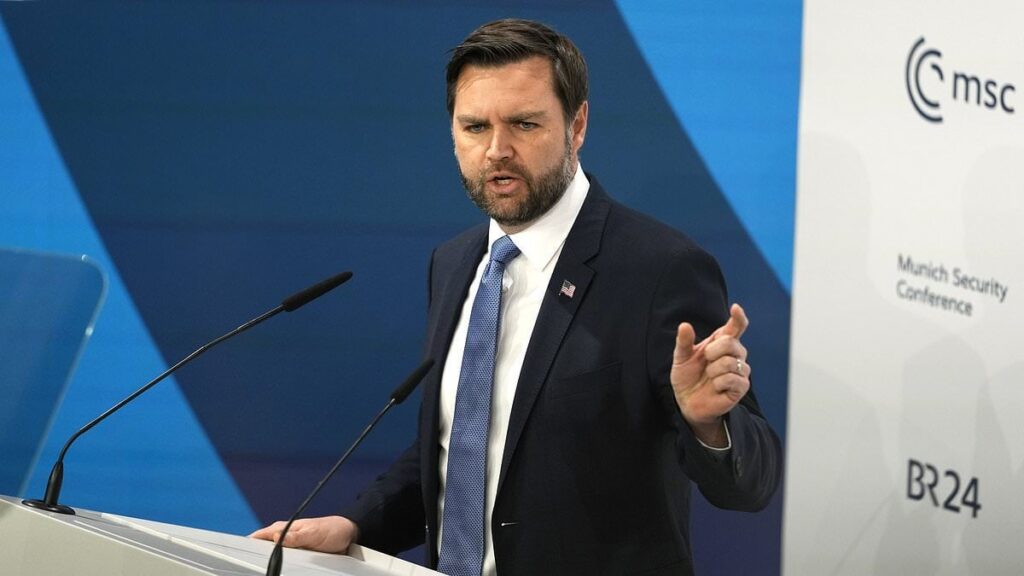 ジェイ・ディ・ヴァンスはゼレンスキーに、彼がトランプに対する彼の「中傷」を後悔するだろうと警告します