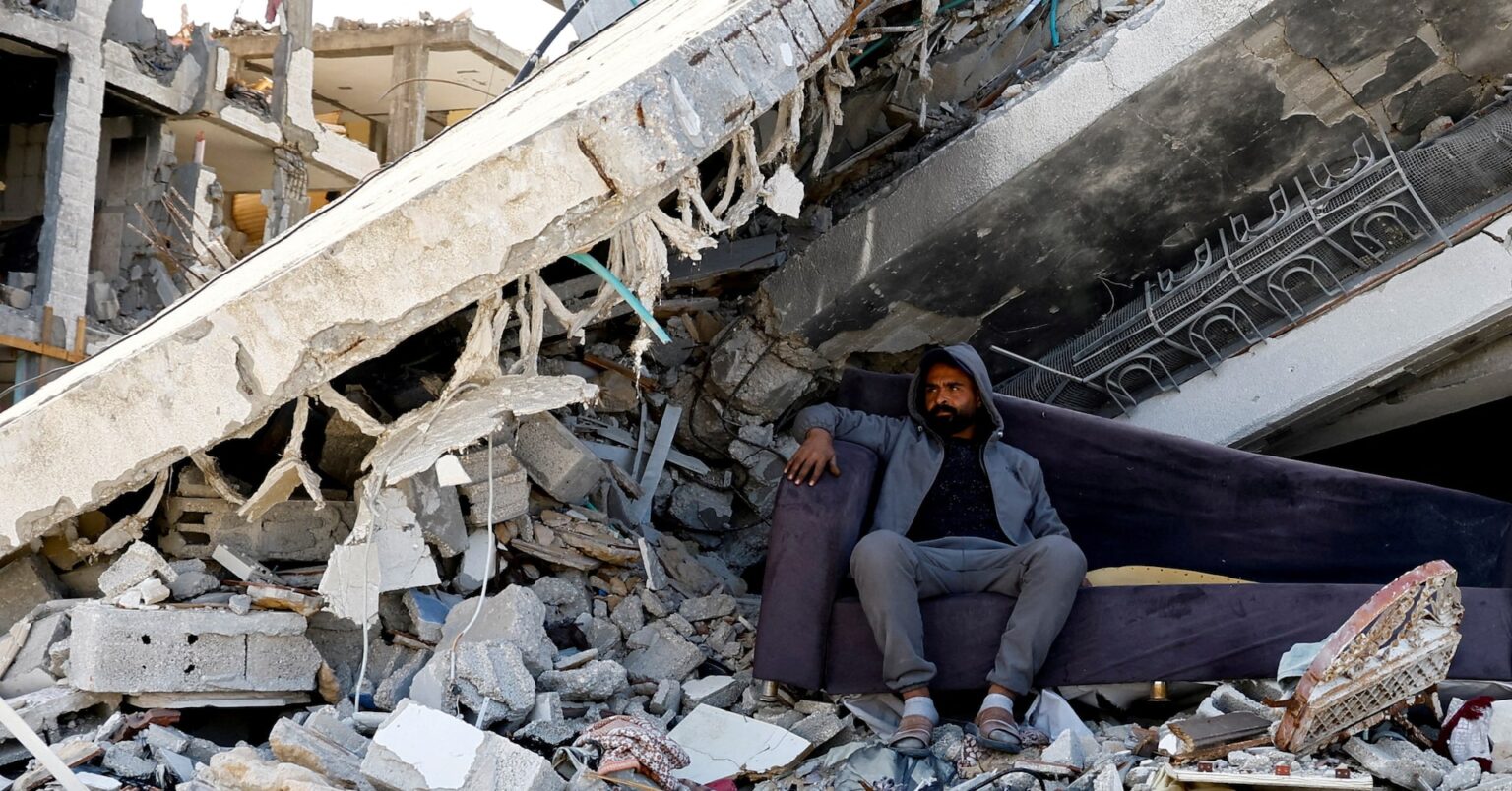 エジプト大統領、ガザ再建巡り住民移住なしの計画を要求 | ロイター