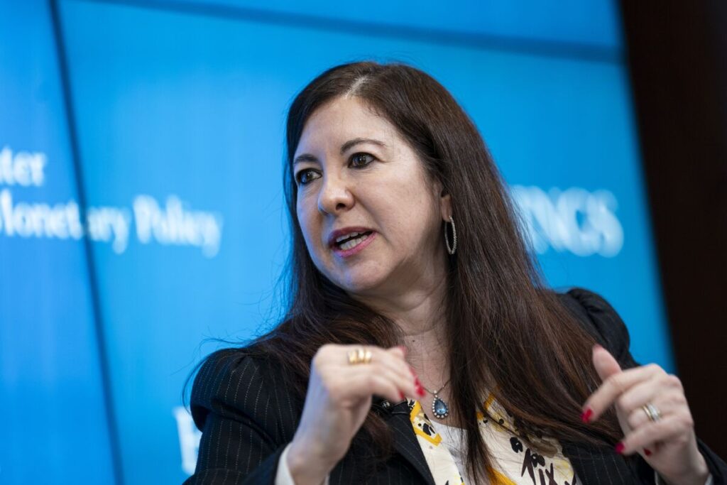 クーグラーＦＲＢ理事、２％のインフレ目標にはまだ「多少の道のり」 - Bloomberg