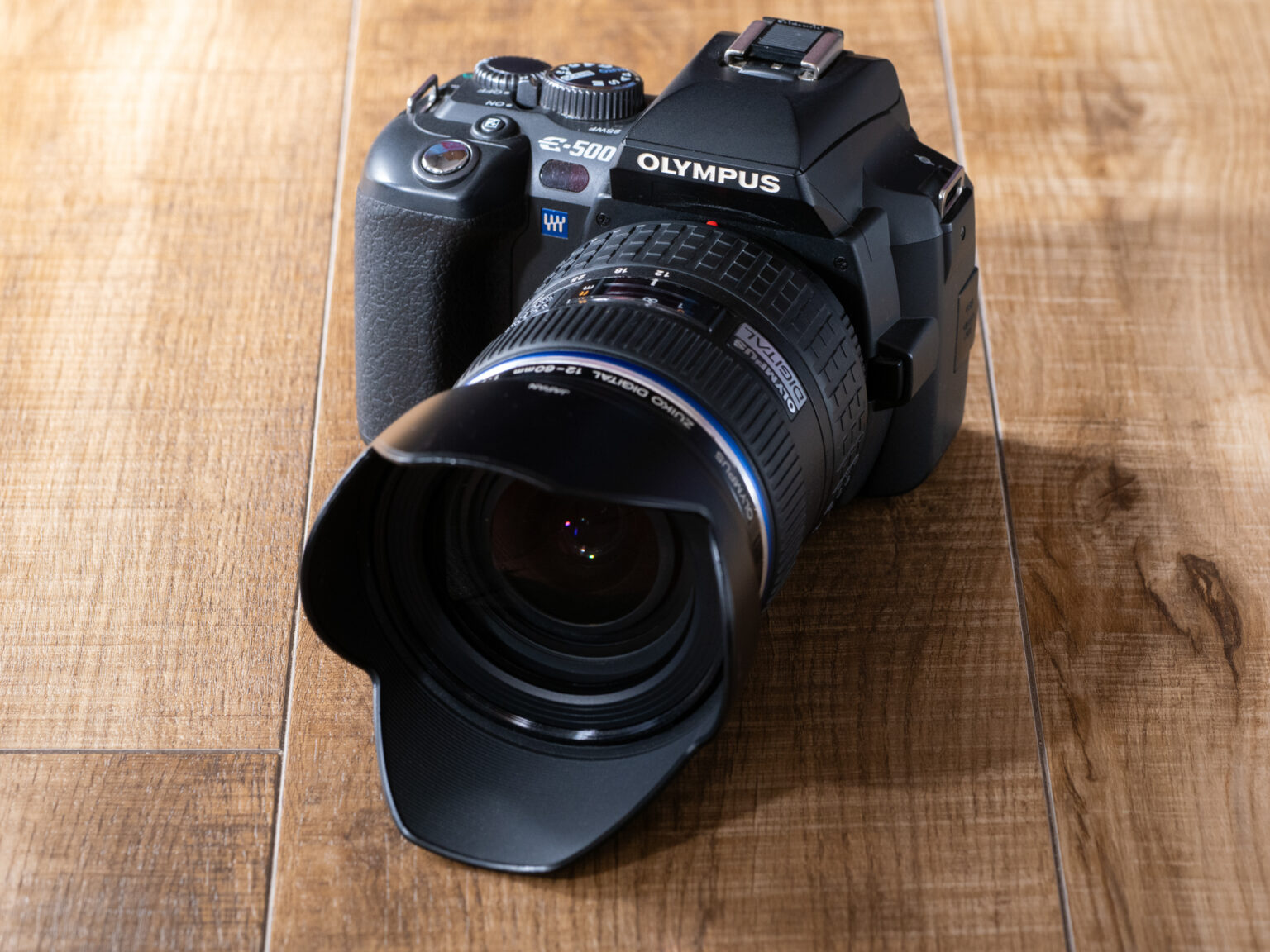 赤城耕一の「アカギカメラ」 第112回:“ヘリテージデザイン”じゃないデジタル一眼レフに、孤高の存在を感じ取る – デジカメ Watch 赤城耕一の「アカギカメラ」 第112回:“ヘリテージデザイン”じゃないデジタル一眼レフに、孤高の存在を感じ取る - デジカメ Watch