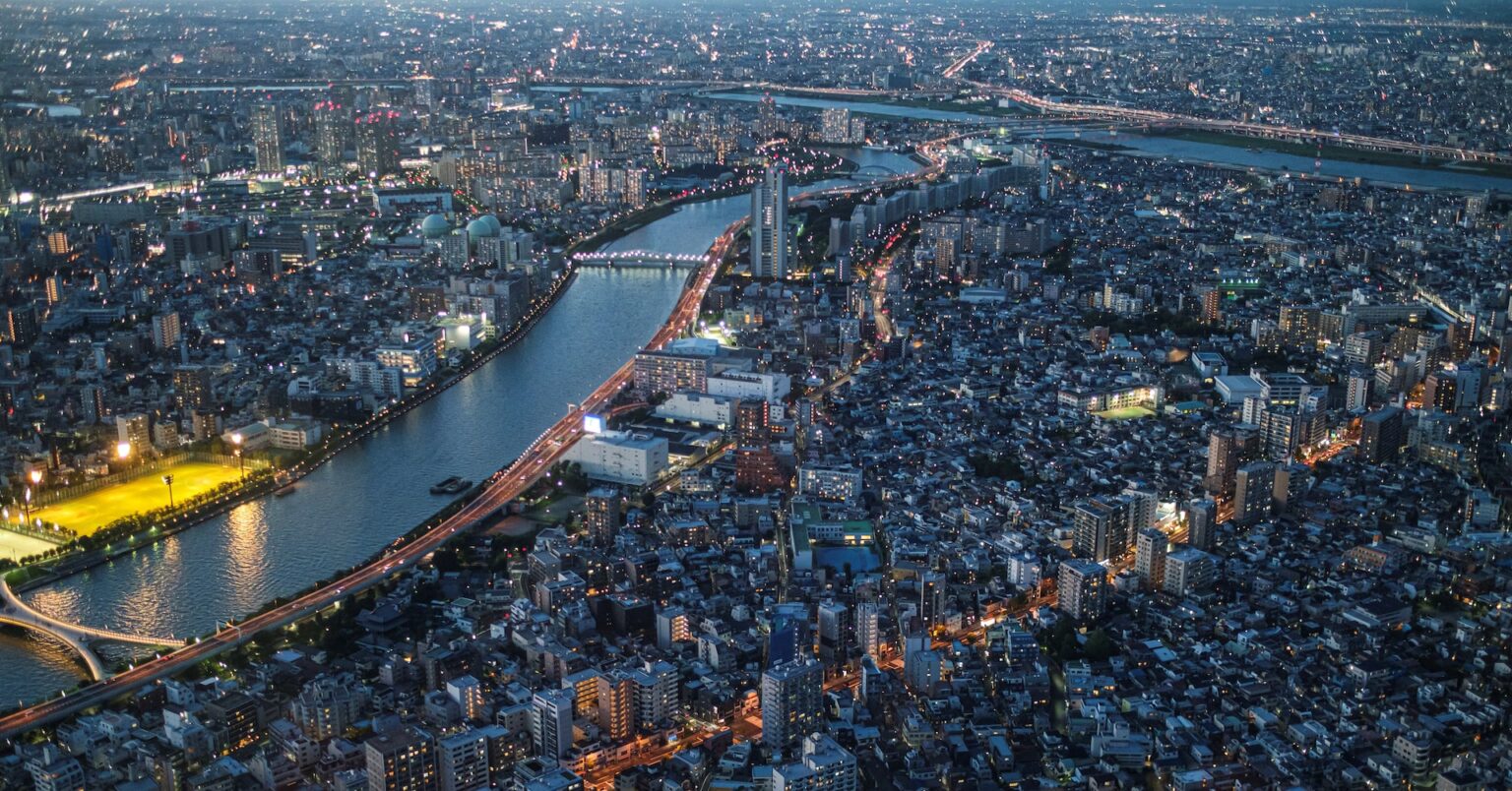 アングル：日銀利上げで預金に変化、問われる地銀のビジネス展開 | ロイター
