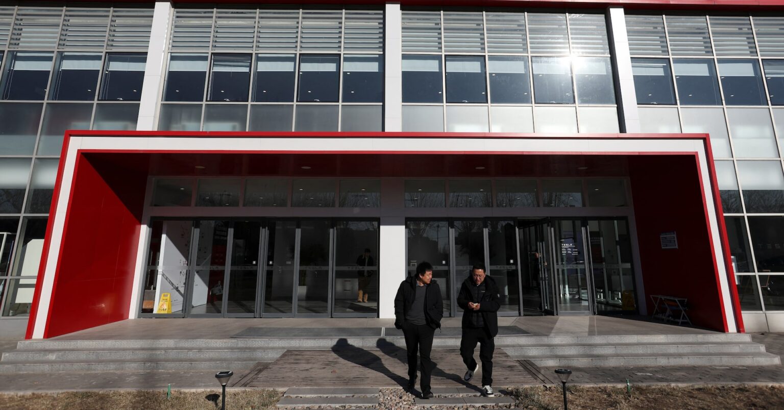 テスラ、中国でオートパイロット更新　期待外れの声も | ロイター