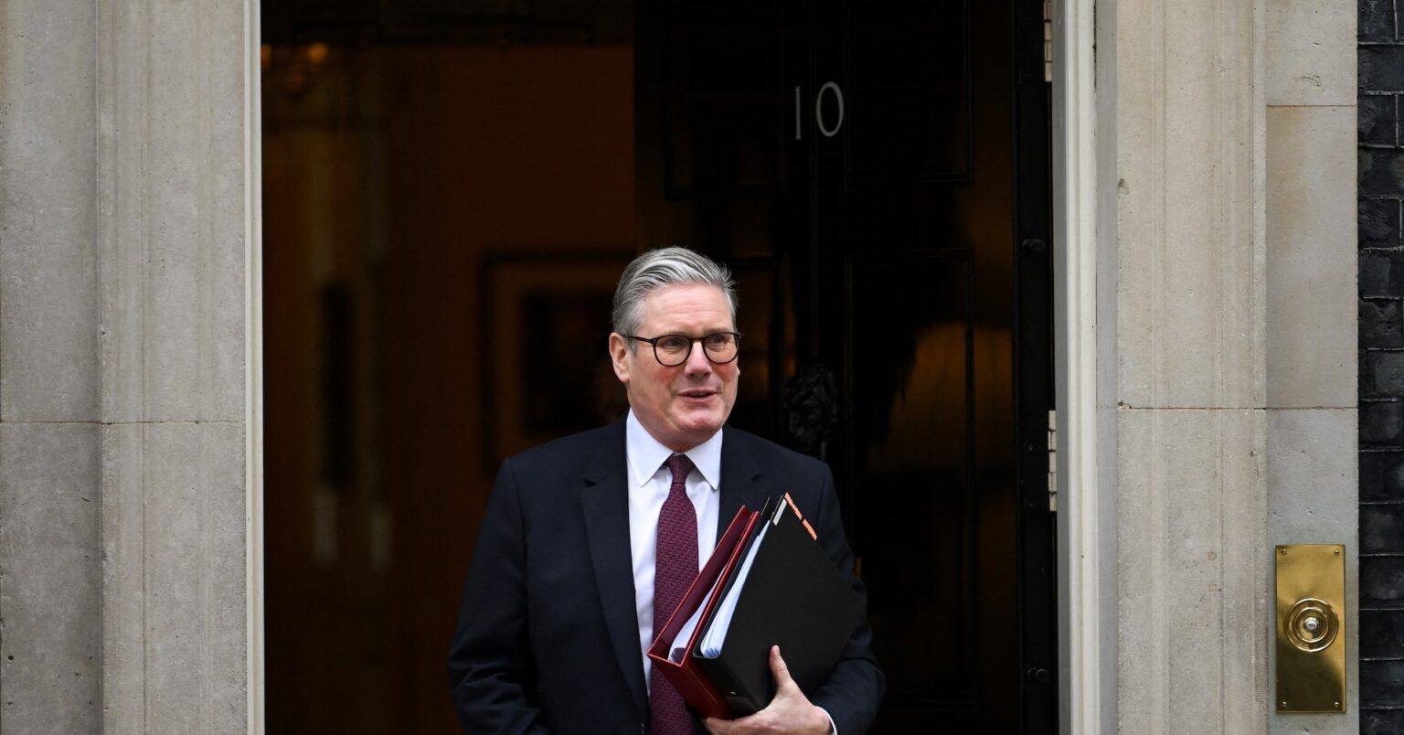 英首相、27年までに防衛費2.5％に増額表明　トランプ氏との会談に先手 | ロイター