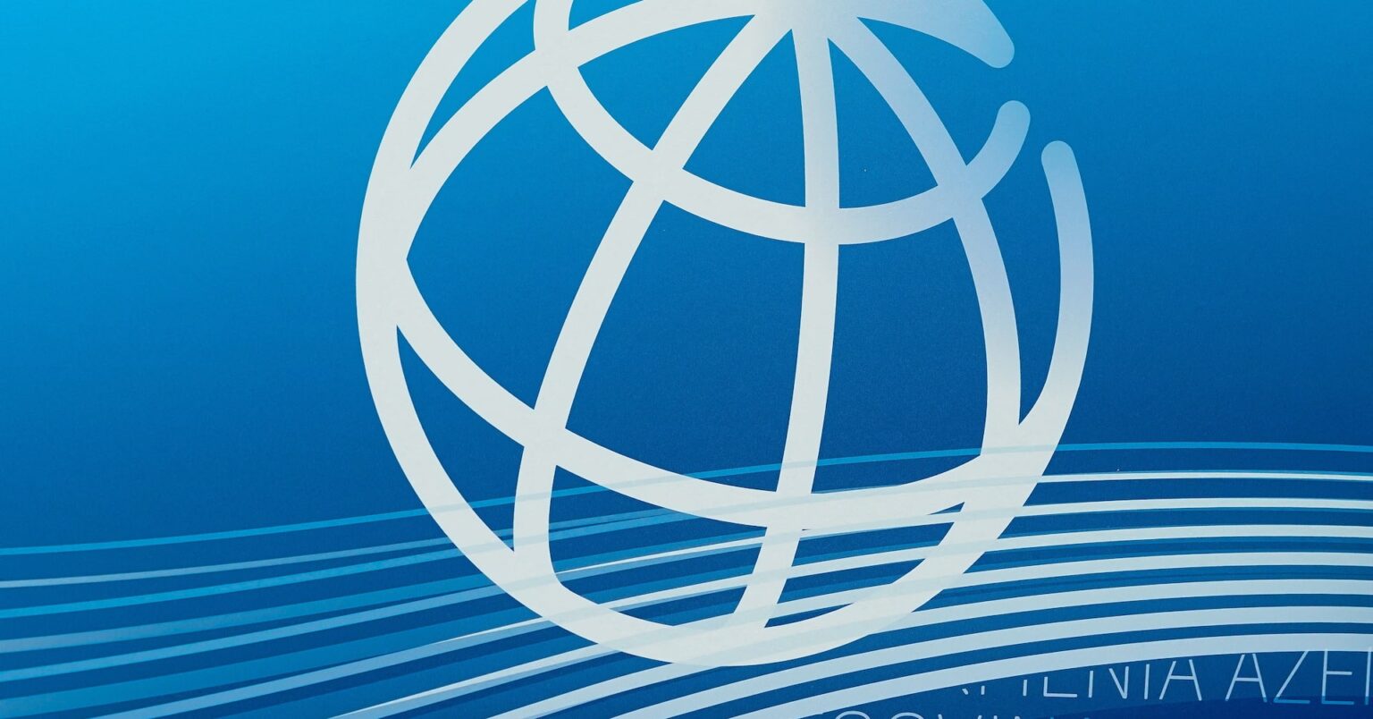 ウクライナ経済再建費用、推定5240億ドル　世銀など試算 | ロイター