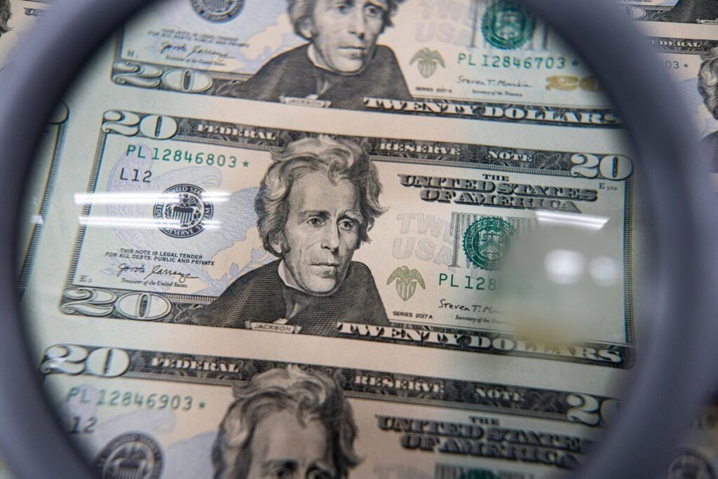 2017年ドル安再現される公算、貿易政策や欧州政治が重し－モルガンＳ - Bloomberg
