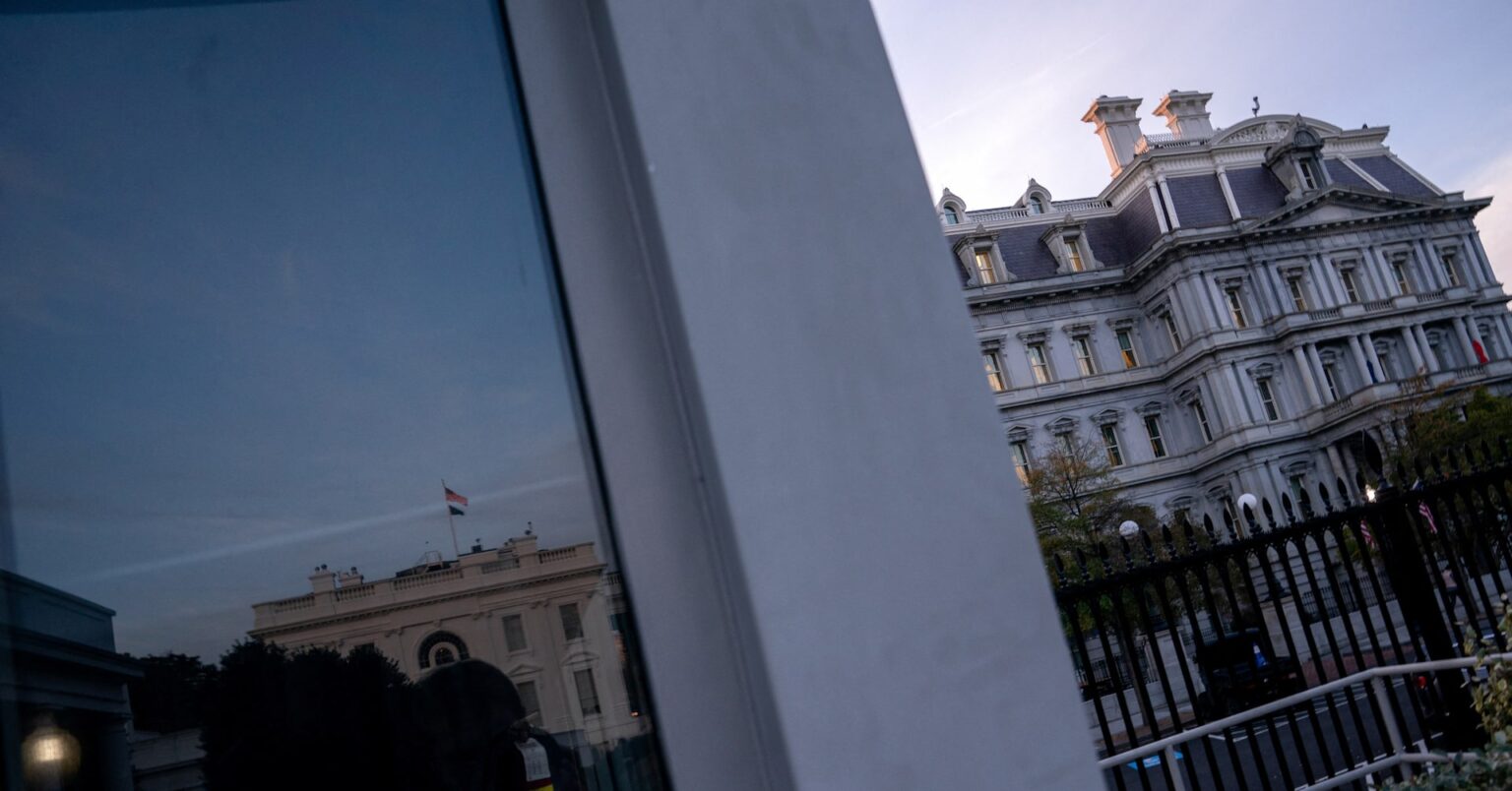 米ホワイトハウス、ロイターなど一部メディアの初閣議取材を拒否 | ロイター