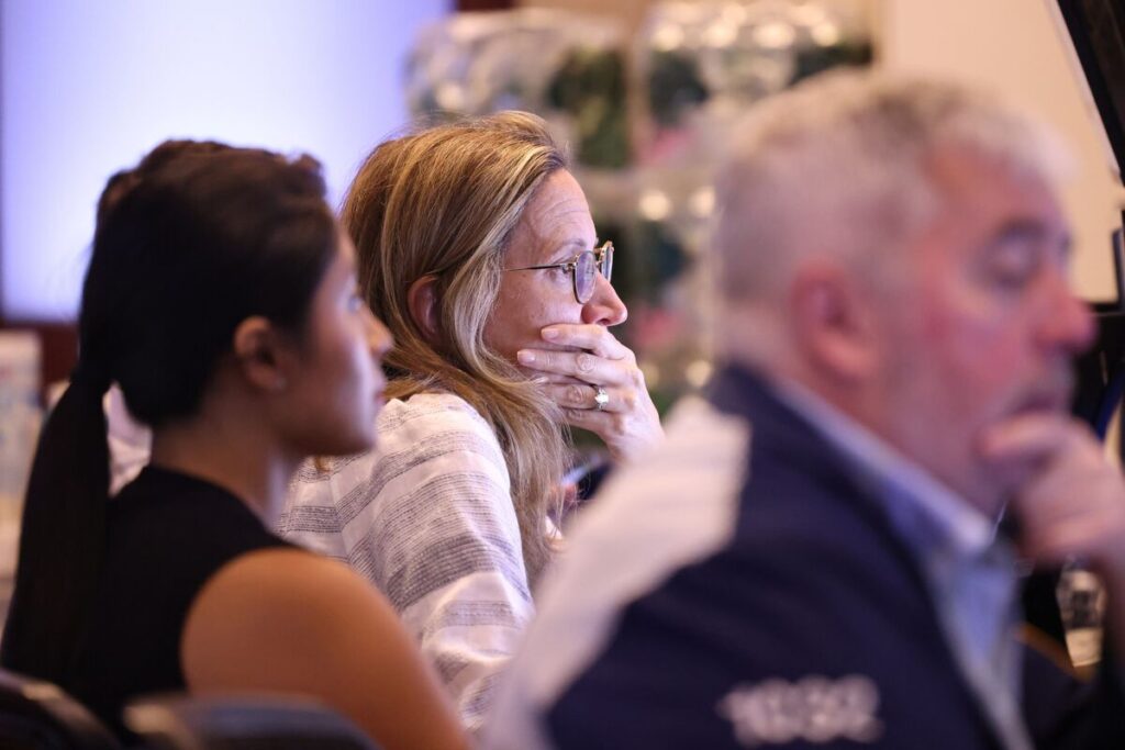 リスク回避の動き、米株式市場で広がる－不確実性高まりで守りの姿勢 - Bloomberg