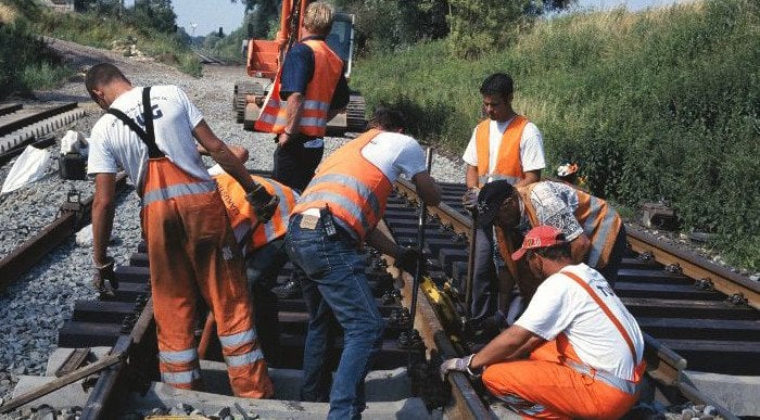 2023年、ベルギーはドイツでは115ユーロ、オランダで174ユーロ、スイスで477ユーロと比較して、鉄道インフラで101ユーロを費やしました。
