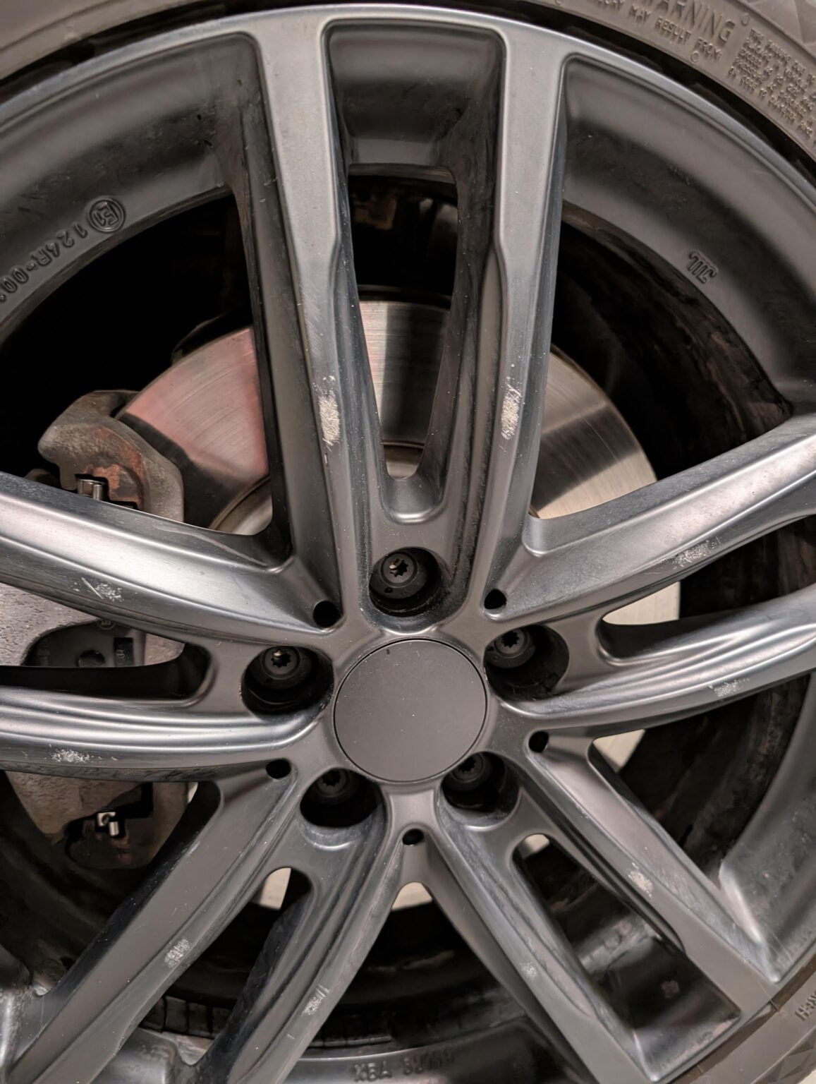 ジャズトンネルは私の合金の車輪をひっかきましたか、それとも私は罪を犯していますか? ジャズトンネルは私の合金の車輪をひっかきましたか、それとも私は罪を犯していますか?