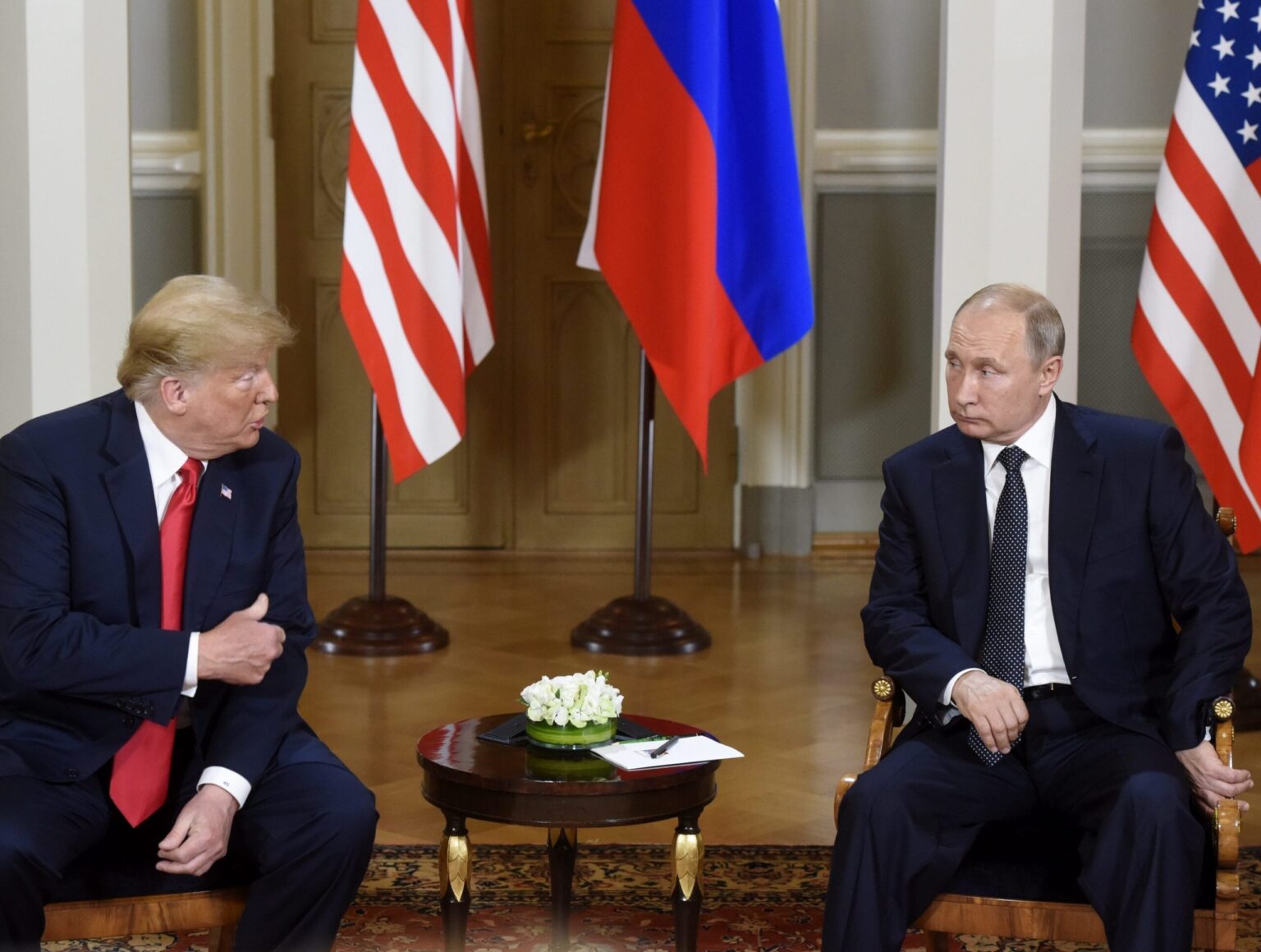 私たちは「側面を切り替えている」と「支配の領域を分割する」ロシアと