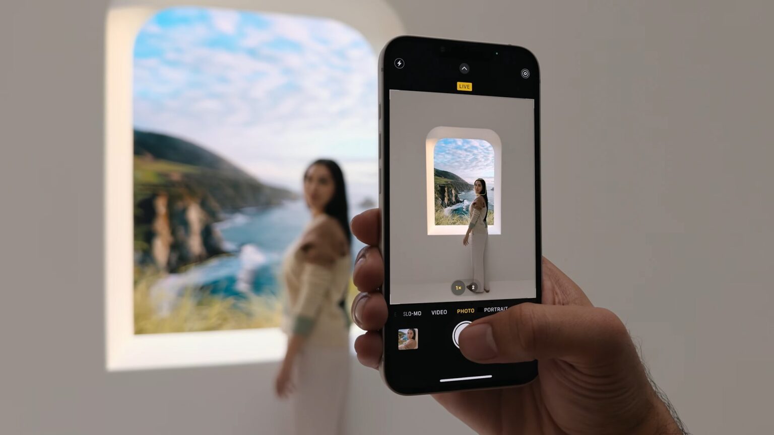 「iPhone 16e」発表で気になるドコモとの相性、そして未来のアップル製品を左右する要素 - ケータイ Watch