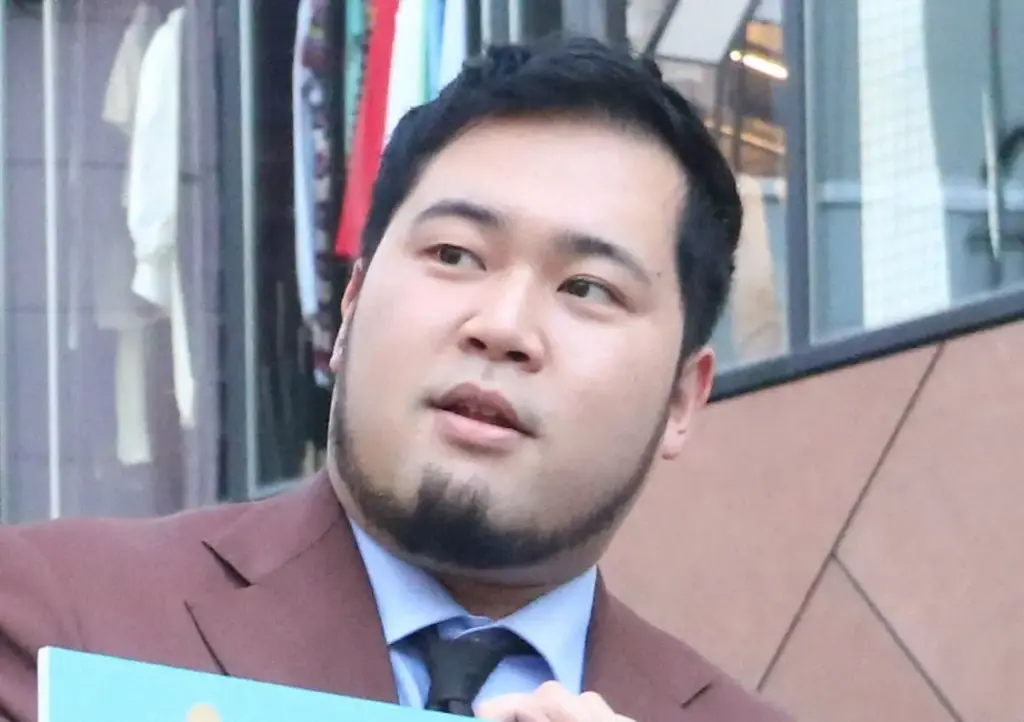 令和ロマン・松井ケムリ　一人でライブ登場し謝罪「ウチのくるまがすいません」　オズワルドからイジられる― スポニチ Sponichi Annex 芸能