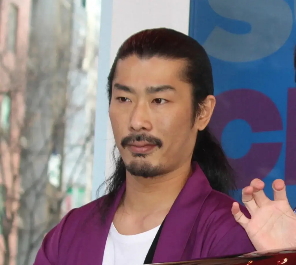 黒髪ロン毛のパンサー菅　衝撃の前髪ぱっつん姿にスタジオ大爆笑「漫画以外で見たことない」も「売れたな」― スポニチ Sponichi Annex 芸能