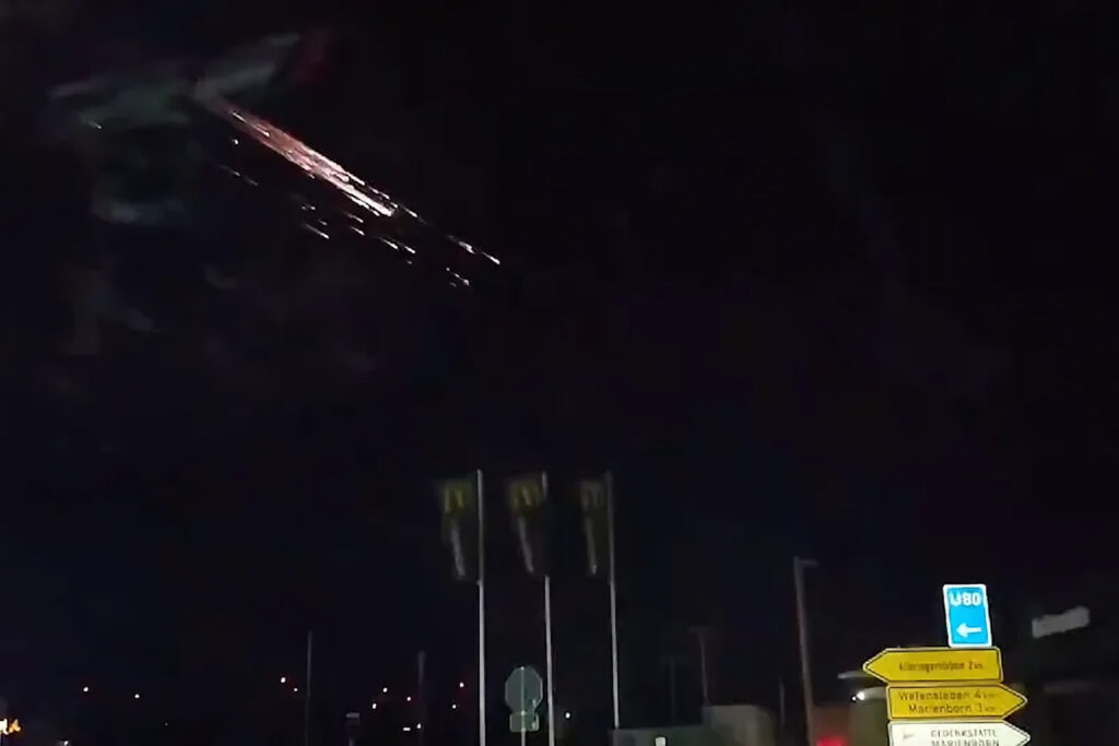 「ファルコン9」ロケット第2段、制御できず欧州に落下–液体酸素の漏れが原因と説明 - UchuBiz
