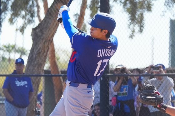 大谷翔平の1号に"違和感"「調整で…」　詰まってるのに衝撃の一撃「すごい音」 | Full-Count