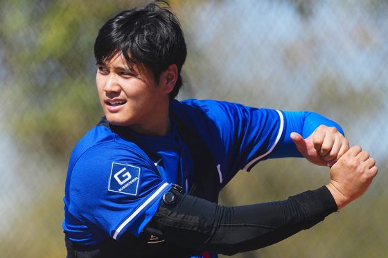 大谷翔平のせいで"錯覚発生"「デカすぎて…」　手に持つ国民食に異変「凄く小さい」 | Full-Count