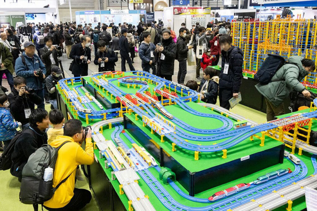 開幕直前！ 過去最多の企業・団体が出展の日本最大級カメライベント「CP+2025」プラレールや鉄道模型も走るぞ！ - 乗りものニュース